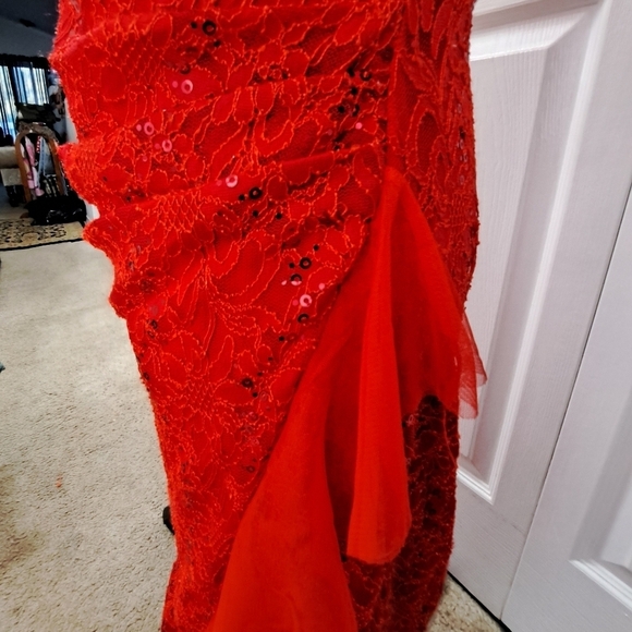 NWT Candalite Petite Cherry Red Lace & Sequin Formal Gown - Picture 4 of 12
